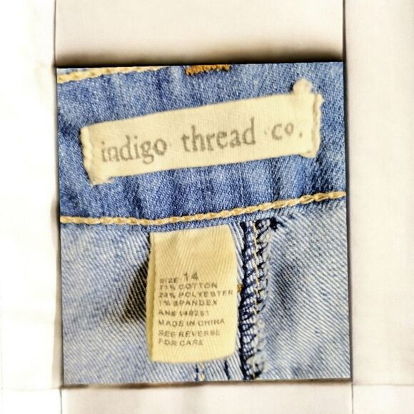 INDIGO THREAD CROP JEANS SIZE 14 Distressed - Picture 5 of 10